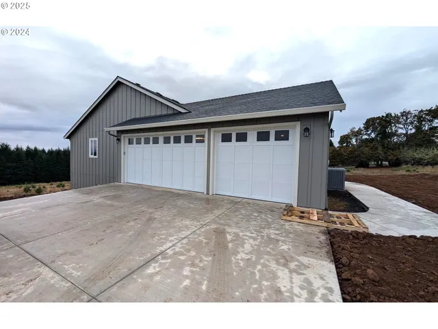 $1,100,000 | 16575 Southeast Woodland Heights Road, Amity, OR 97101