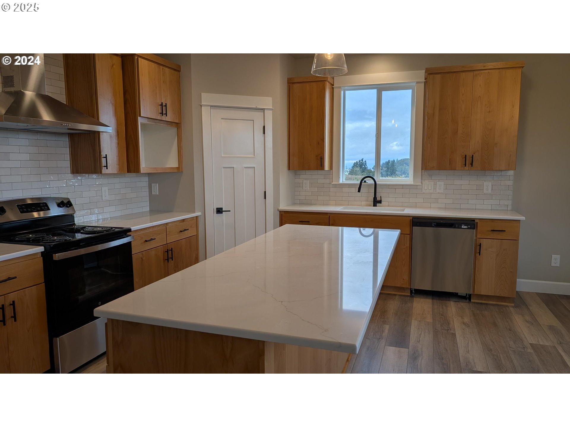 16575 Southeast Woodland Heights Road Amity, OR 97101 - Photo 4 of 15