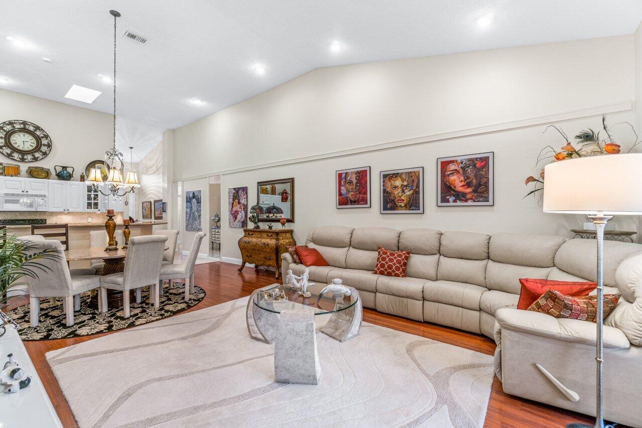 10941 Lakemore Lane, Unit B Boca Raton, FL 33498 - Photo 15 of 41 Living room