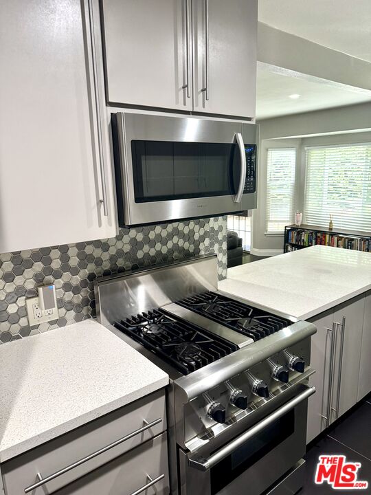 50 Elm Avenue, Unit 5 Long Beach, CA 90802 - Photo 20 of 44 a kitchen with a stove and a microwave
