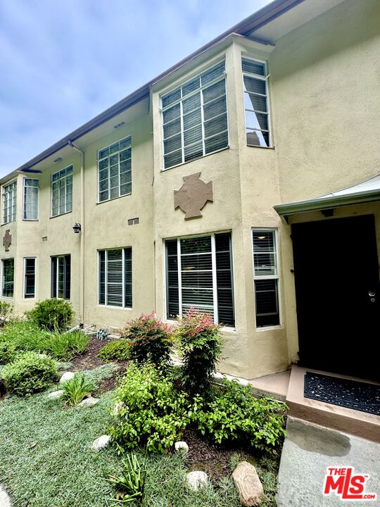 50 Elm Avenue, Unit 5 Long Beach, CA 90802 - Photo 5 of 44 front view of a building