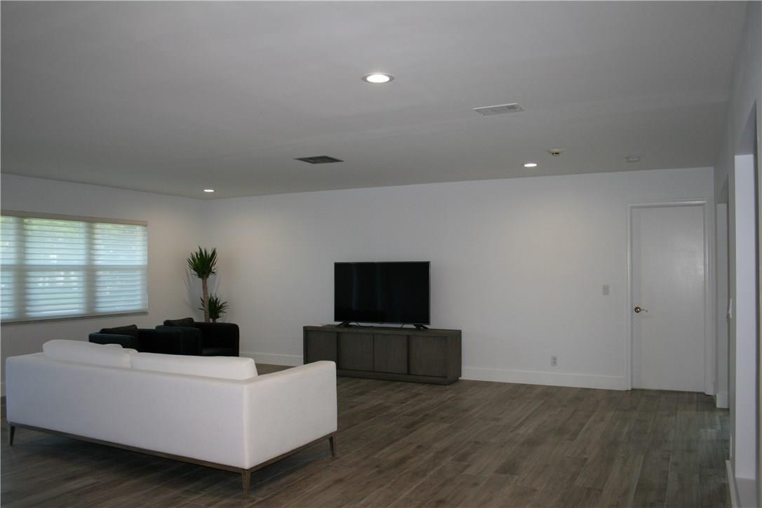 499 Northwest 10th Court Boca Raton, FL 33486 - Photo 3 of 34 Photo 3