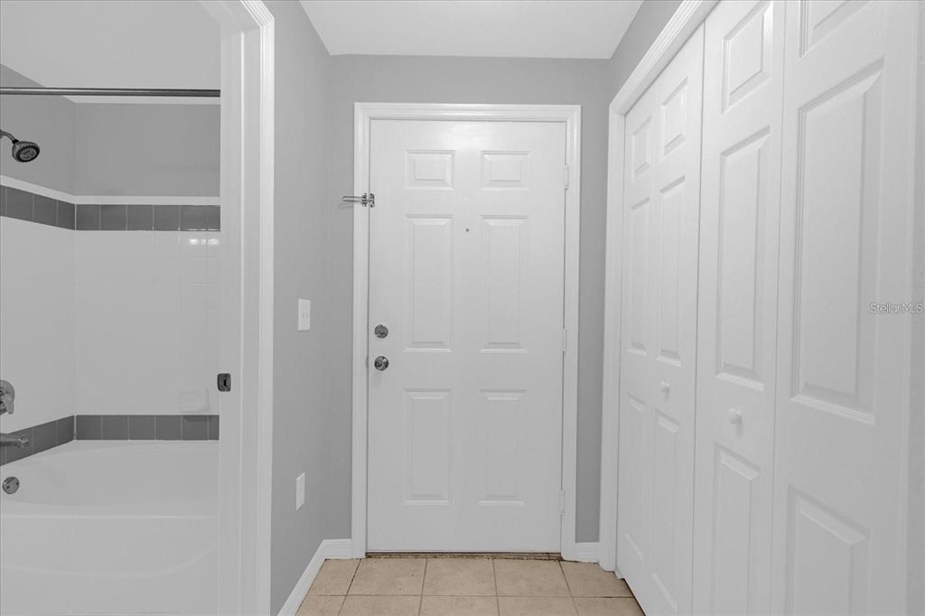 3250 Corona Village Way, Unit 102 Orlando, FL 32835 - Photo 3 of 33 a view of a bathroom