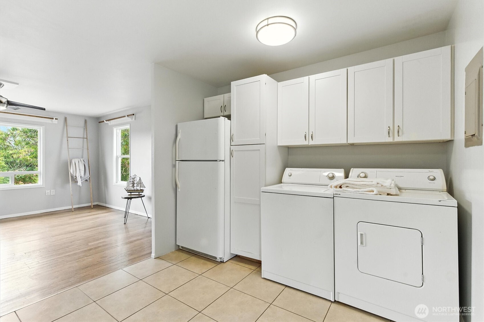 2510 Stephenson Avenue Bremerton, WA 98310 - Photo 12 of 40 a utility room with dryer and washer