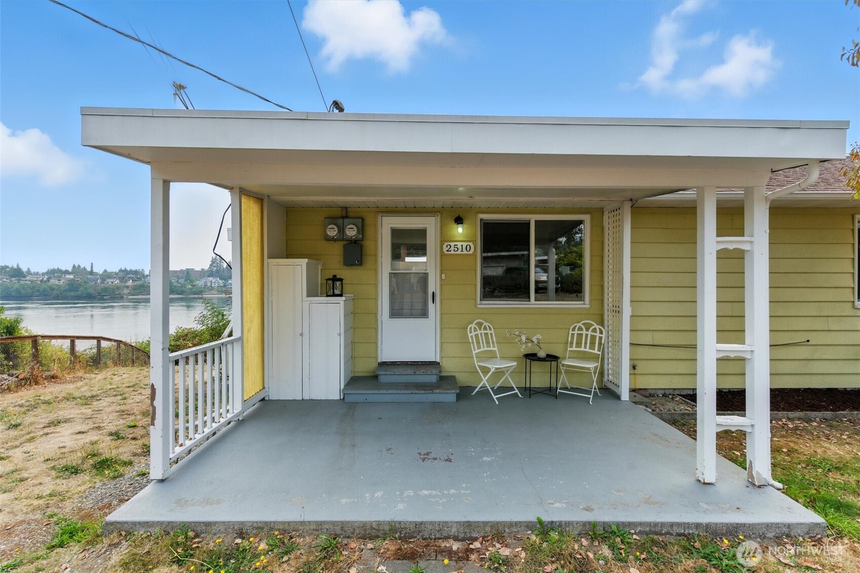 2510 Stephenson Avenue Bremerton, WA 98310 - Photo 20 of 40 a porch with seating space