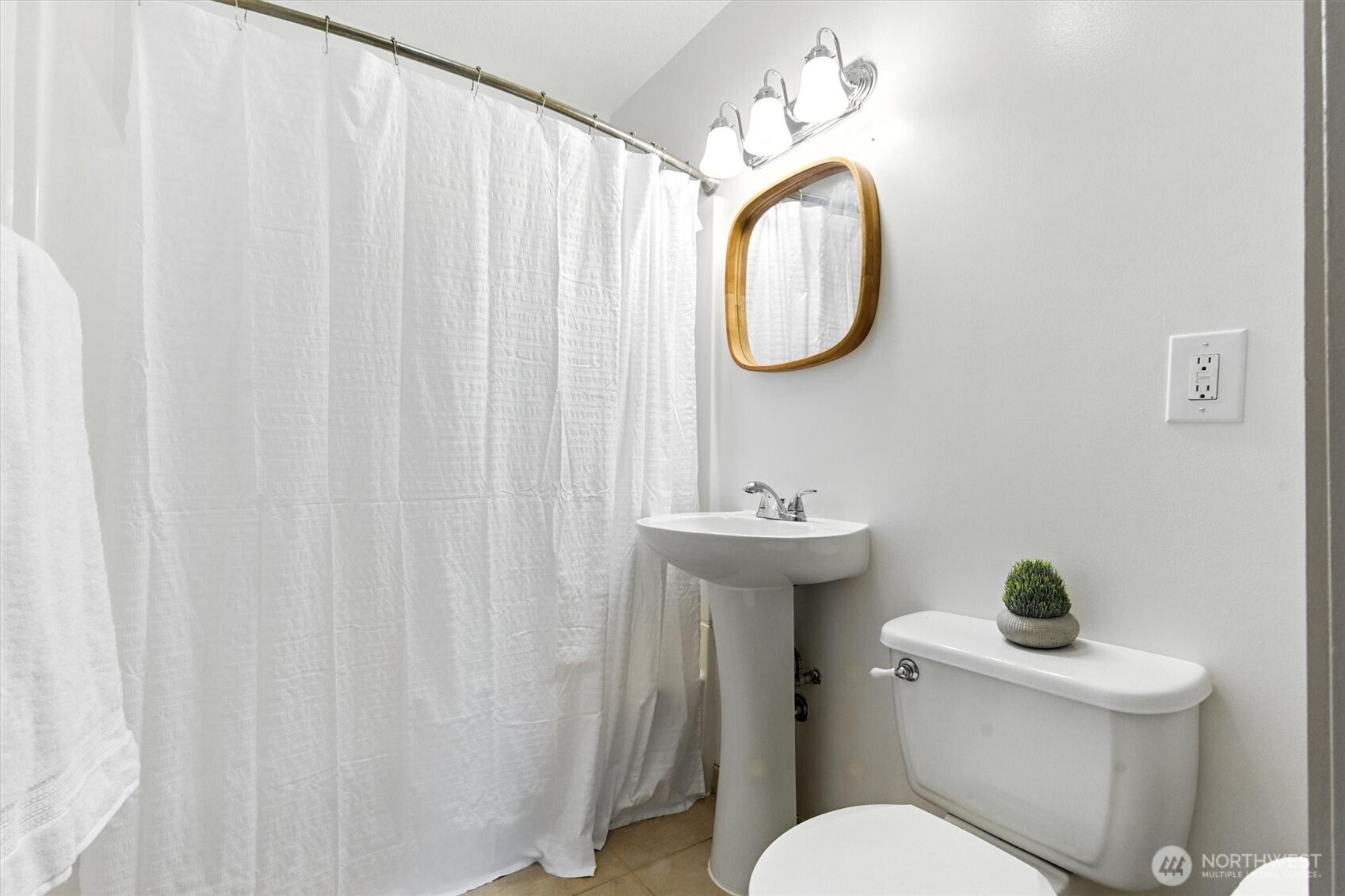 2510 Stephenson Avenue Bremerton, WA 98310 - Photo 31 of 40 a bathroom with a toilet sink vanity and mirror