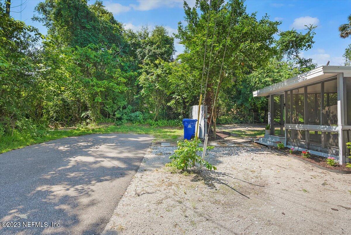 197 Lynn Street St. Augustine, FL 32084 - Photo 2 of 24 a front view of a house with a yard and tree
