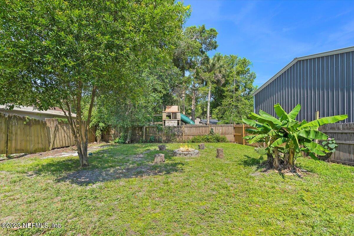 197 Lynn Street St. Augustine, FL 32084 - Photo 23 of 24 a backyard of a house with lots of green space