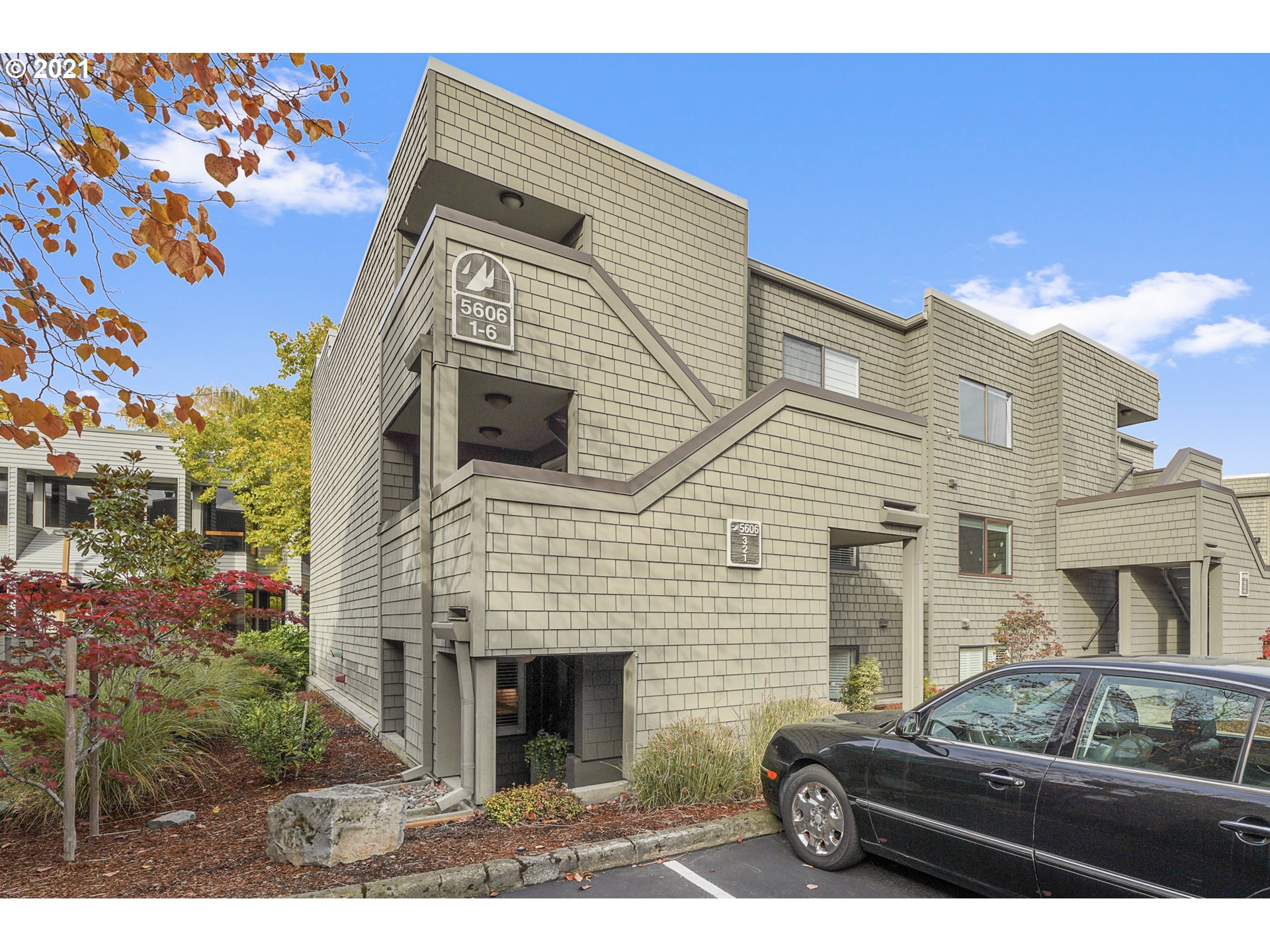 5606 South Riverside Lane Portland, OR 97239 - Photo 12 of 32 Gallery Image 12