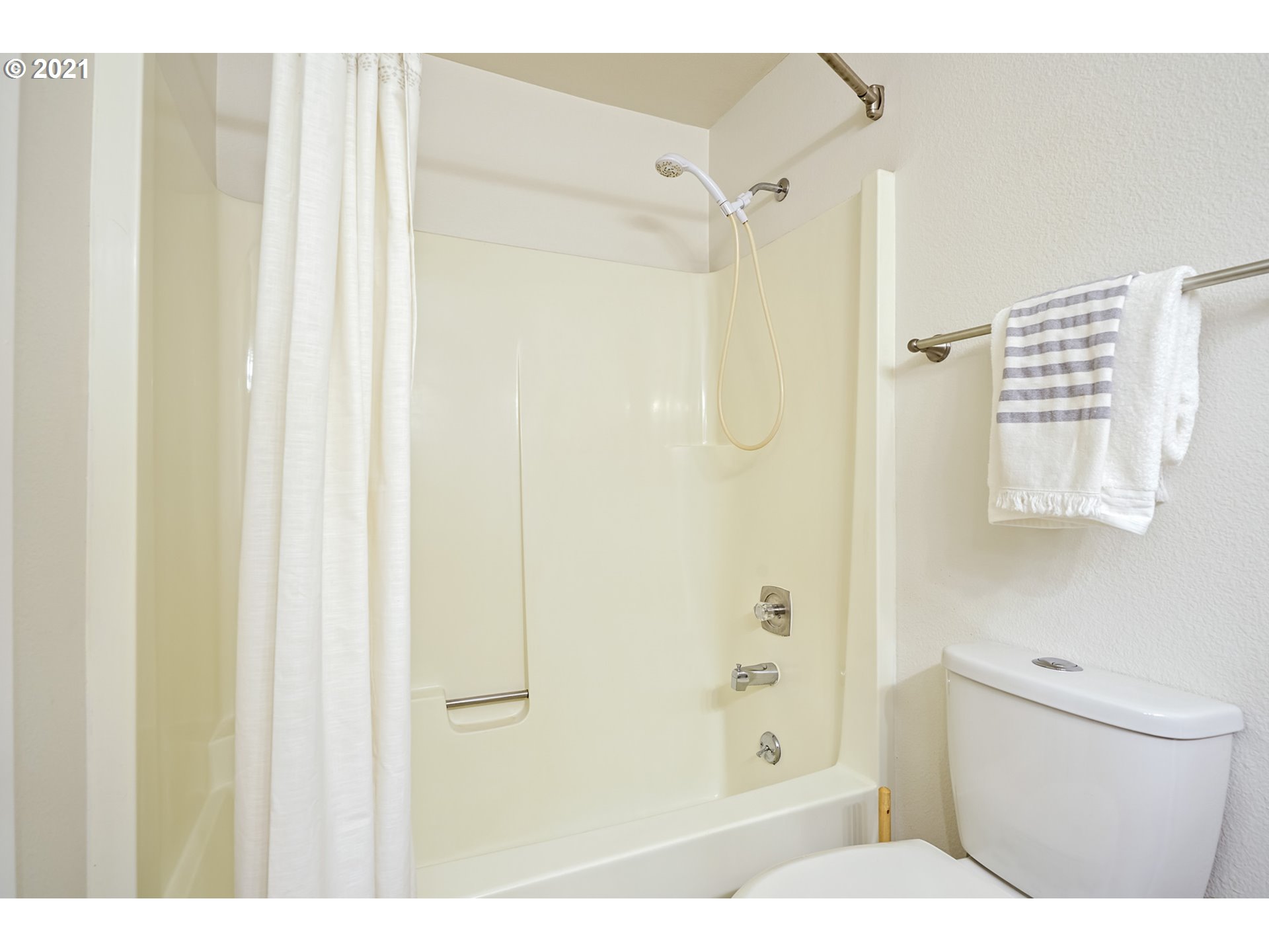 5606 South Riverside Lane Portland, OR 97239 - Photo 16 of 32 Gallery Image 16