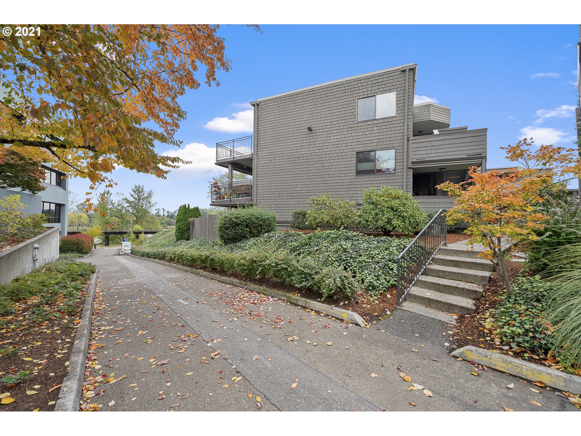 5606 South Riverside Lane Portland, OR 97239 - Photo 17 of 32 Gallery Image 17