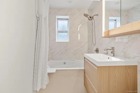 $325,000 | 52-21 65th Place, Unit 2J | Maspeth