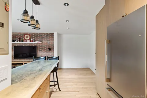 $325,000 | 52-21 65th Place, Unit 2J | Maspeth