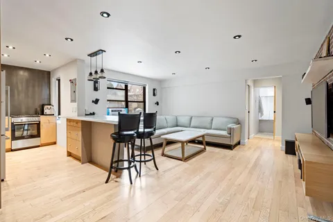 $325,000 | 52-21 65th Place, Unit 2J | Maspeth