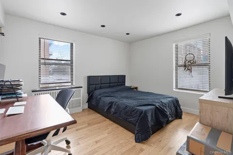$325,000 | 52-21 65th Place, Unit 2J | Maspeth