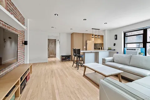 $325,000 | 52-21 65th Place, Unit 2J | Maspeth