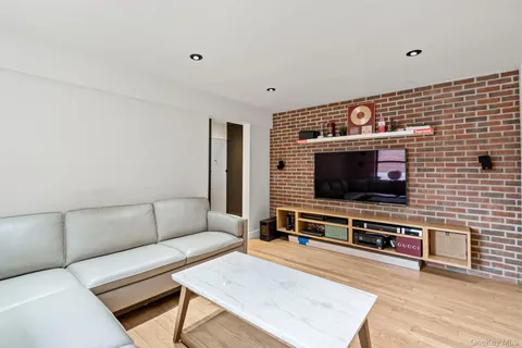$325,000 | 52-21 65th Place, Unit 2J | Maspeth