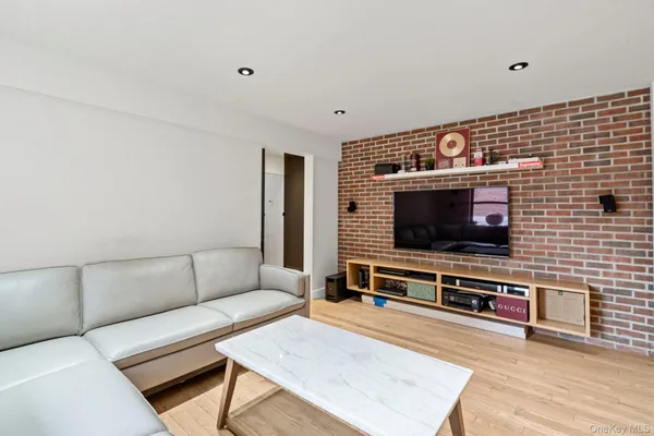 $325,000 | 52-21 65th Place, Unit 2J | Maspeth