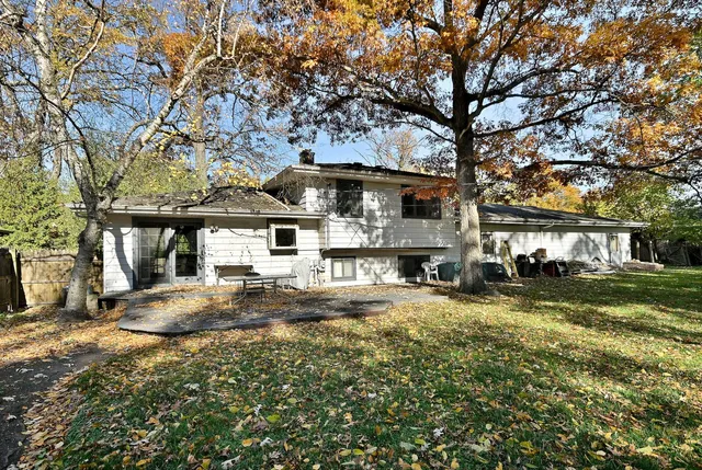 a view of a yard in front of a building