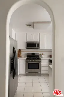 $949,000 | 4003 Sunset Drive, Unit 8, Los Angeles, CA 90027