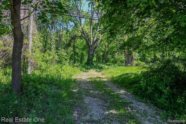$2,400,000 | 1832 West Commerce Road, Milford, MI 48380