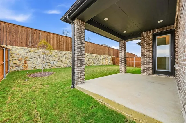 a view of a house with a yard and garage