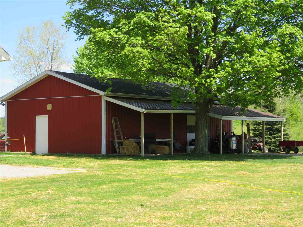 4166 East Haslett Road Perry, MI 48872 - Photo 3 of 26 31291332-2.JPG