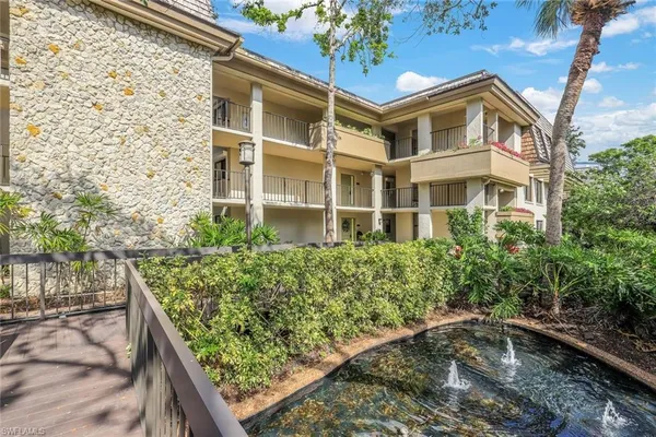 $4,000 | 5954 Pelican Bay Boulevard, Unit 222, Naples, FL 34108