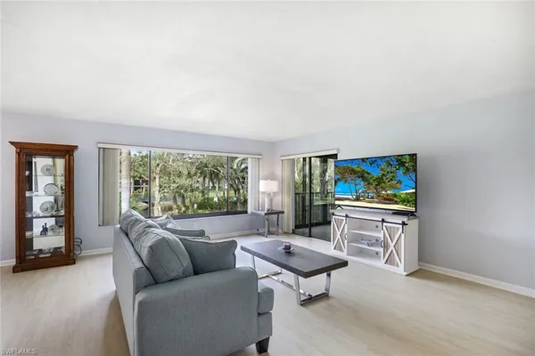 $4,000 | 5954 Pelican Bay Boulevard, Unit 222, Naples, FL 34108