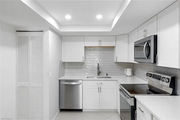 $4,000 | 5954 Pelican Bay Boulevard, Unit 222, Naples, FL 34108