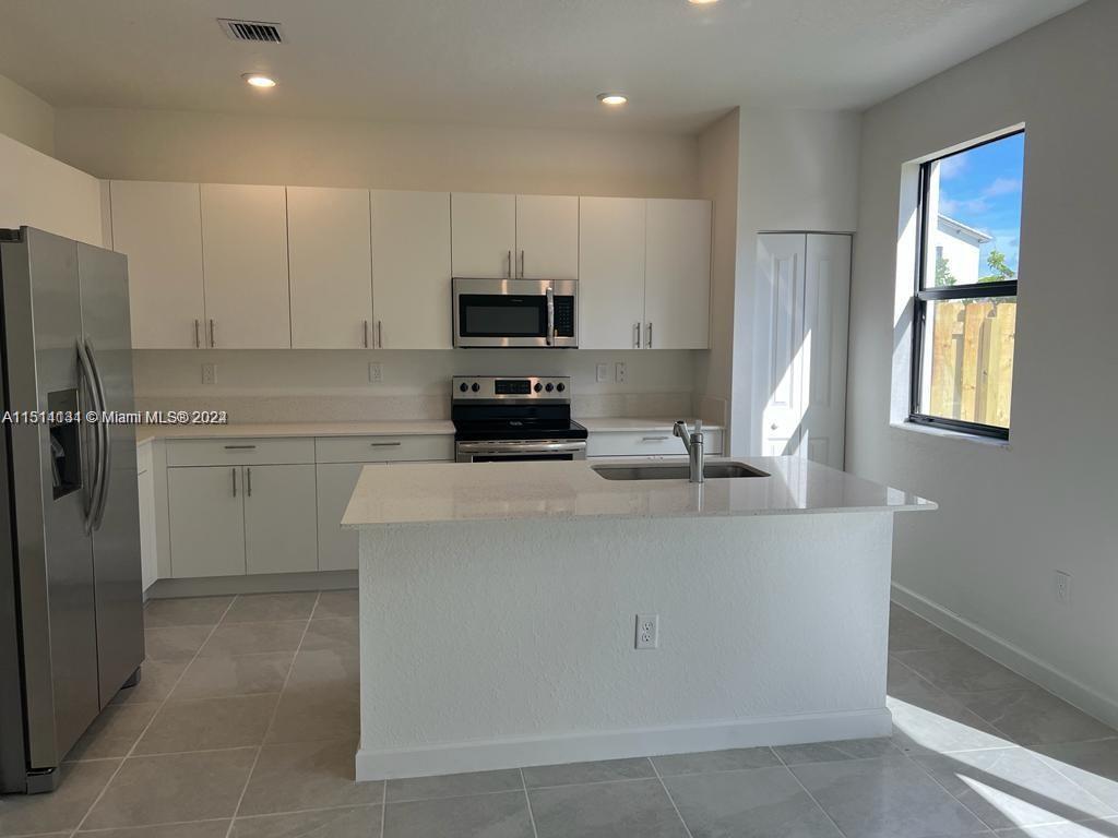 28511 Southwest 134th Court, Unit 28511 Homestead, FL 33033 - Photo 5 of 27