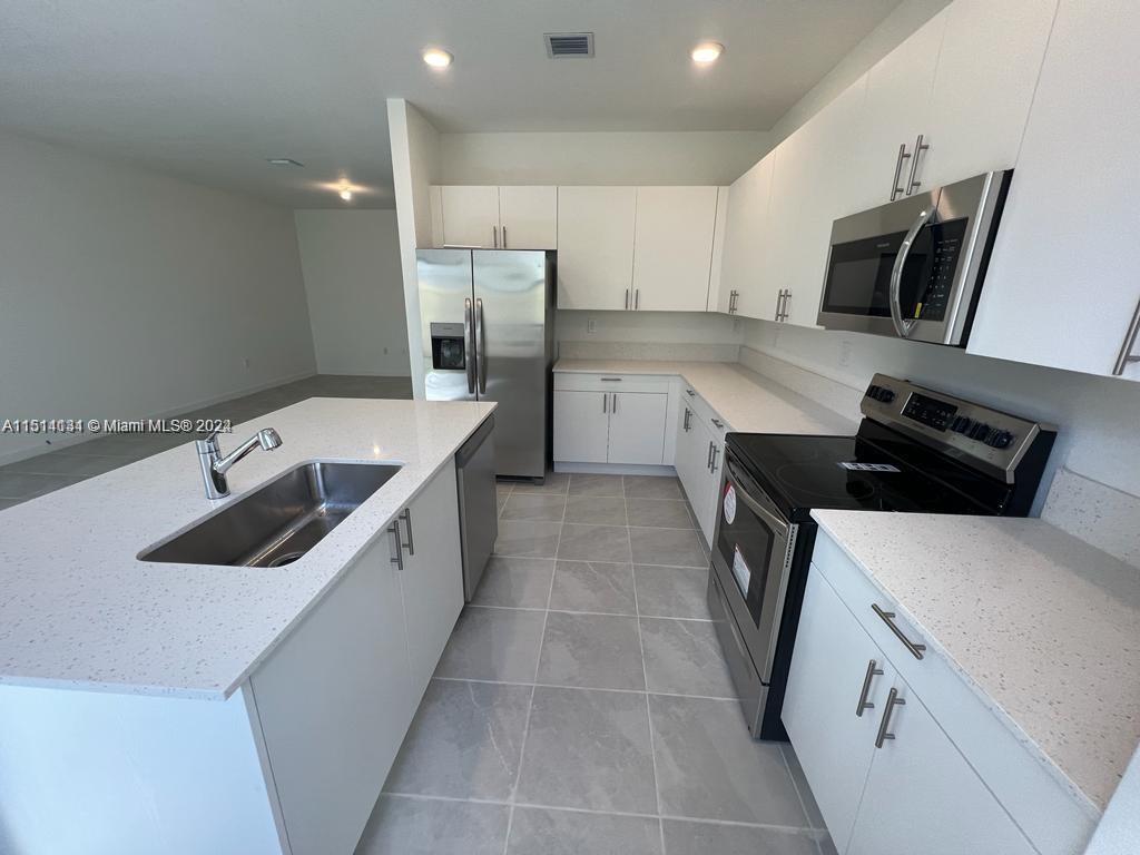 28511 Southwest 134th Court, Unit 28511 Homestead, FL 33033 - Photo 7 of 27