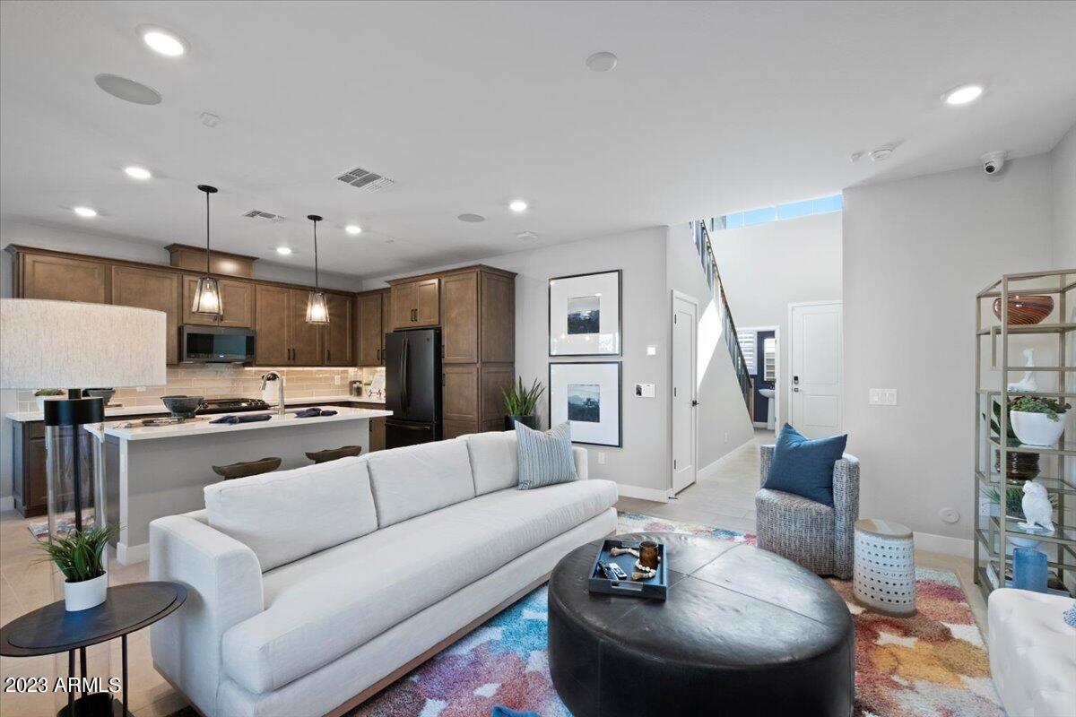 4546 South Riata Street, Unit 102 Gilbert, AZ 85297 - Photo 5 of 22 05-Family Room