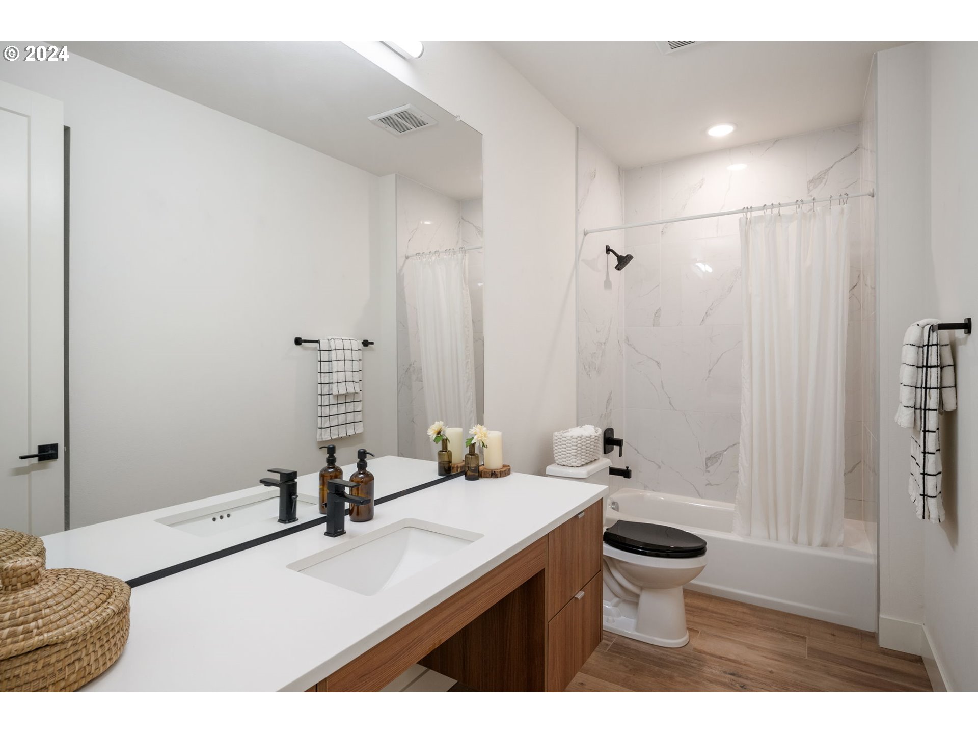 1616 Northeast 45th Avenue, Unit 1 Portland, OR 97213 - Photo 16 of 30 a bathroom with a sink and a mirror