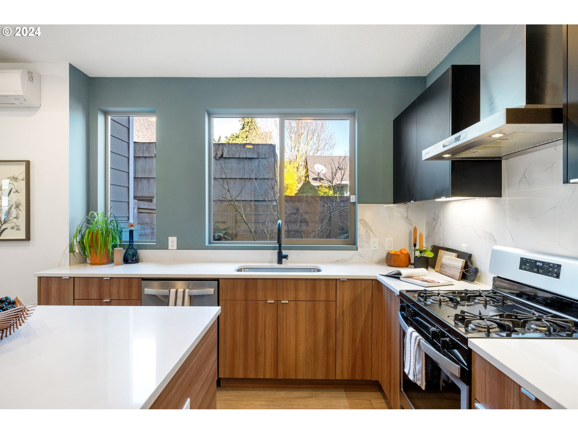 1616 Northeast 45th Avenue, Unit 1 Portland, OR 97213 - Photo 10 of 30 a kitchen with a stove a sink and a refrigerator