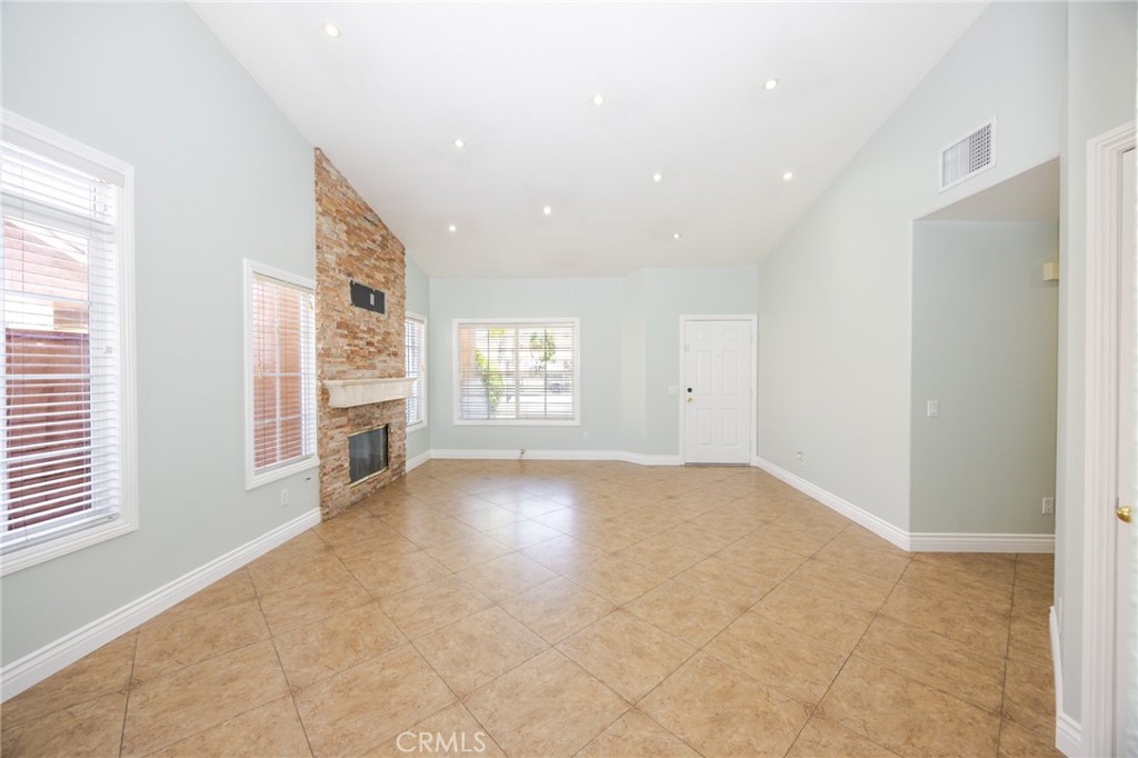15045 Spring Street Fontana, CA 92335 - Photo 8 of 36