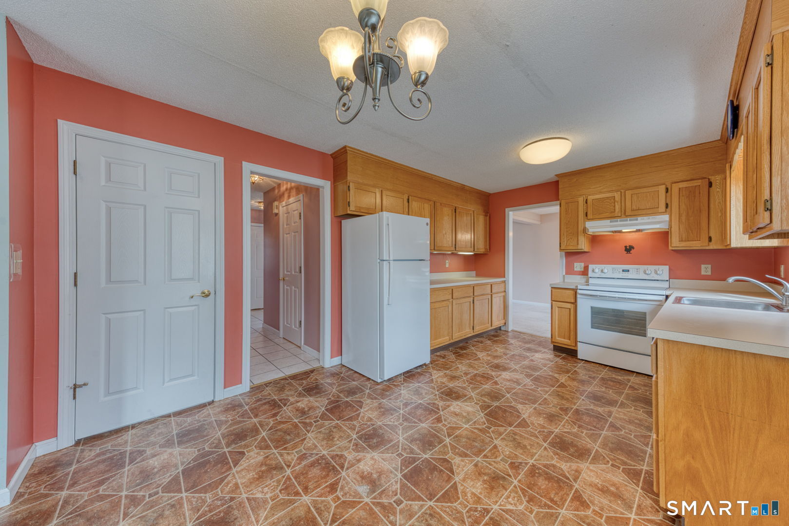 148 Kimberley Road Newington, CT 06111 - Photo 13 of 33