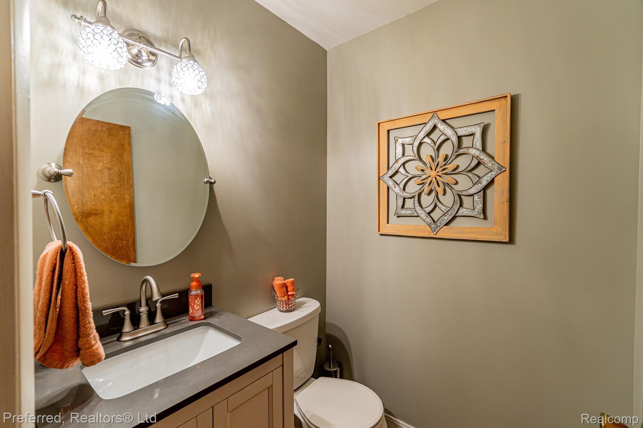 3196 West Maple Road Wixom, MI 48393 - Photo 4 of 37 -07.jpg