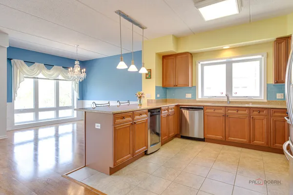 $3,200 | 799 Graceland Avenue, Unit 402A, Des Plaines, IL 60016