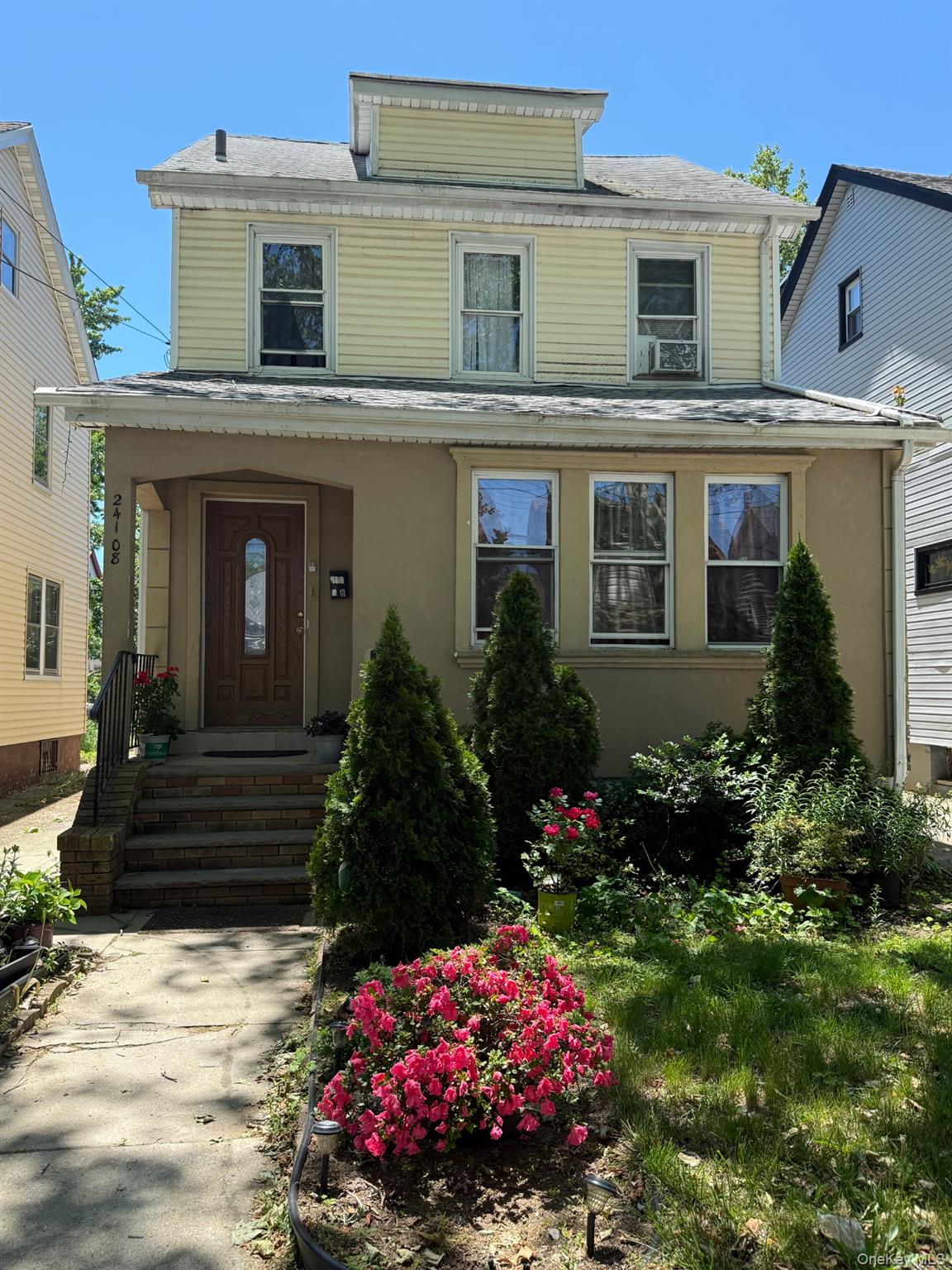 241-08 Mayda Road Queens, NY 11422 - Photo 1 of 2