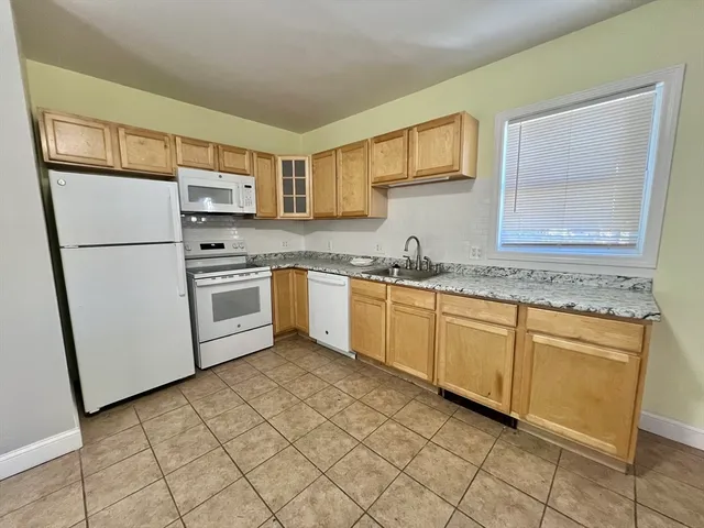 $3,000 | 194 Highland Avenue, Fitchburg, MA 01420