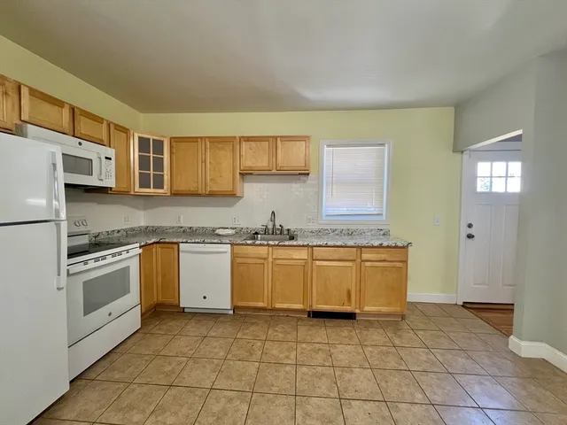 $3,000 | 194 Highland Avenue, Fitchburg, MA 01420