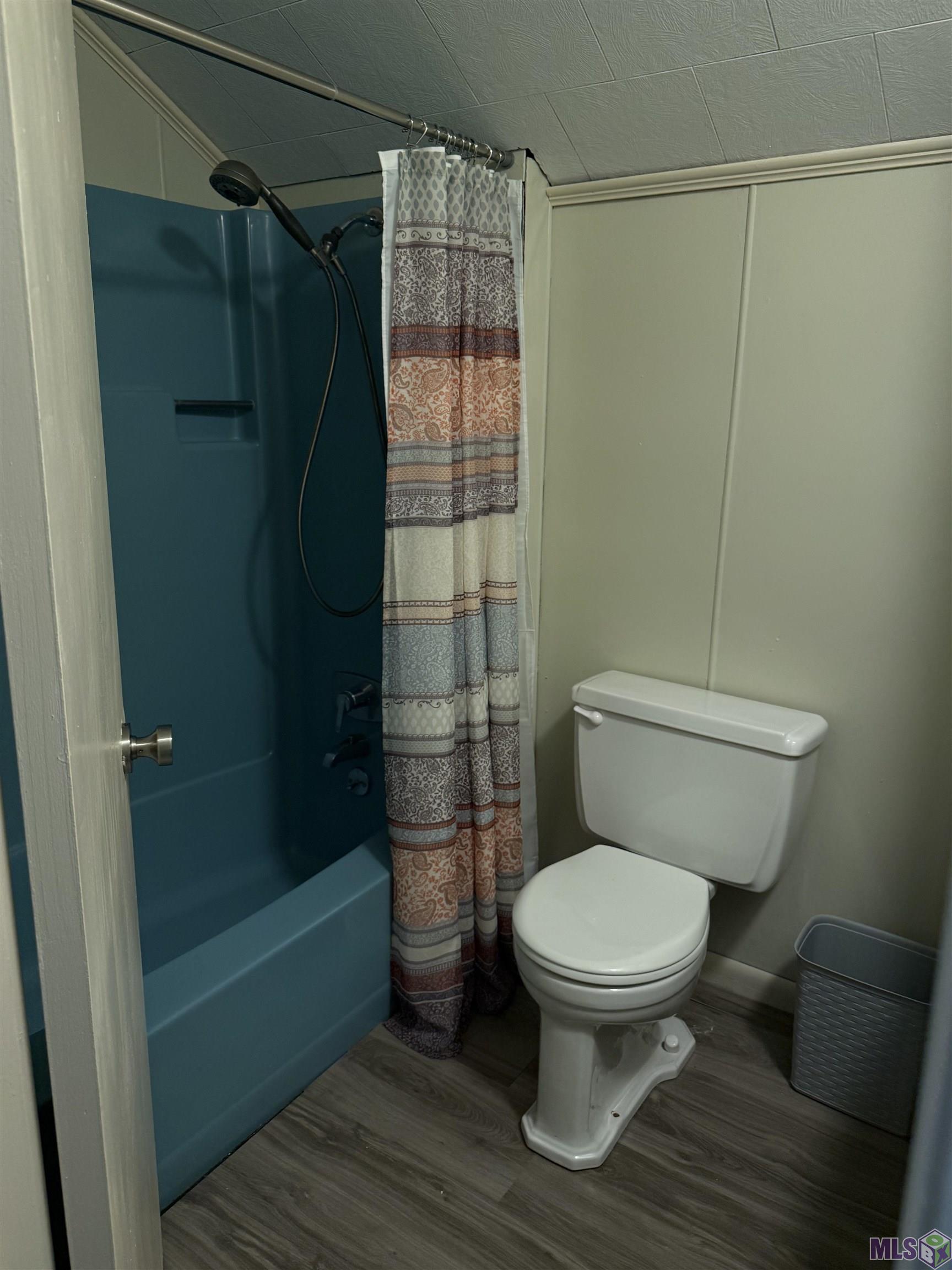 6861 West Main Street Houma, LA 70360 - Photo 13 of 16 Bathroom 2nd floor