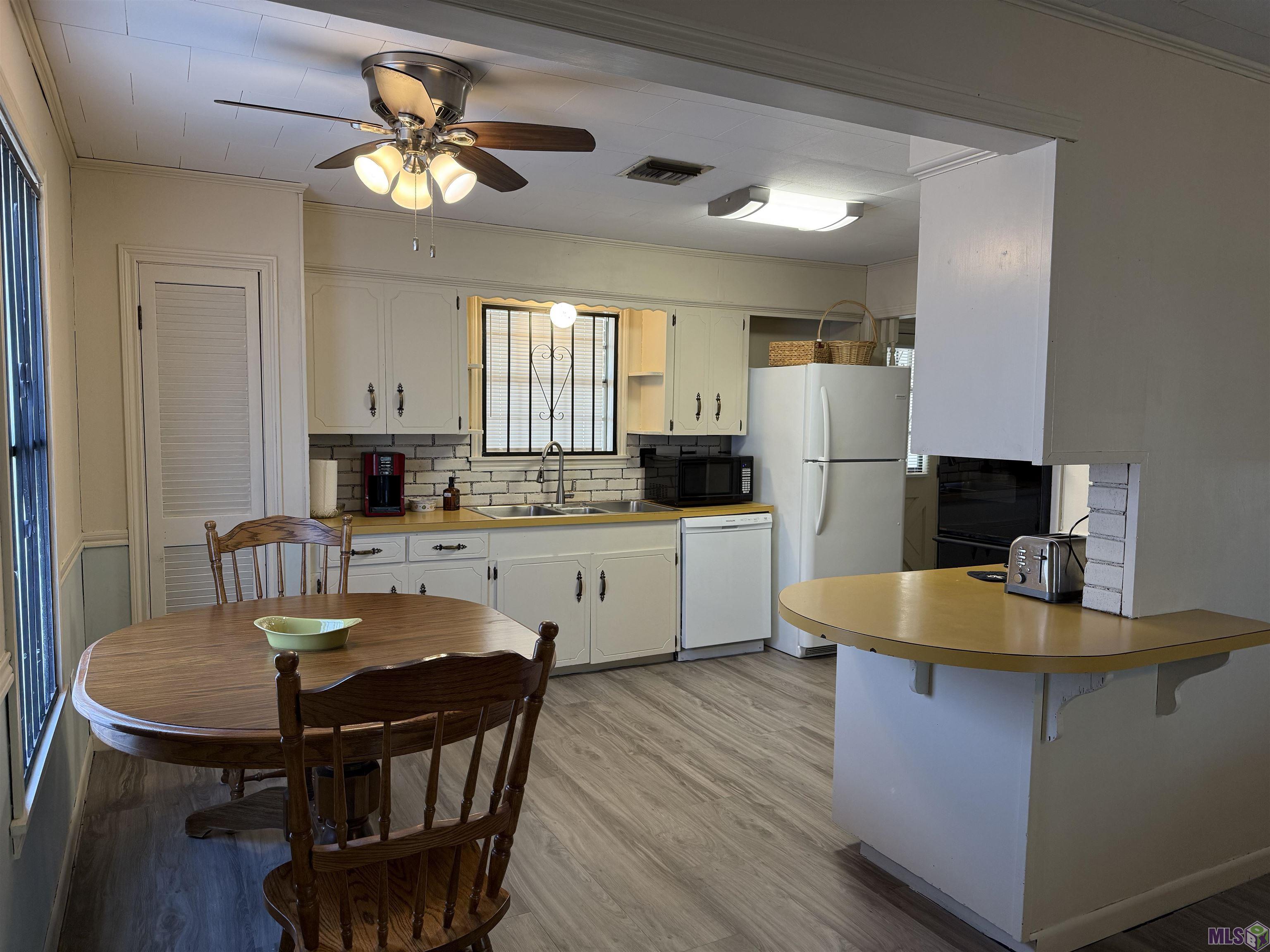 6861 West Main Street Houma, LA 70360 - Photo 4 of 16 DIning Area