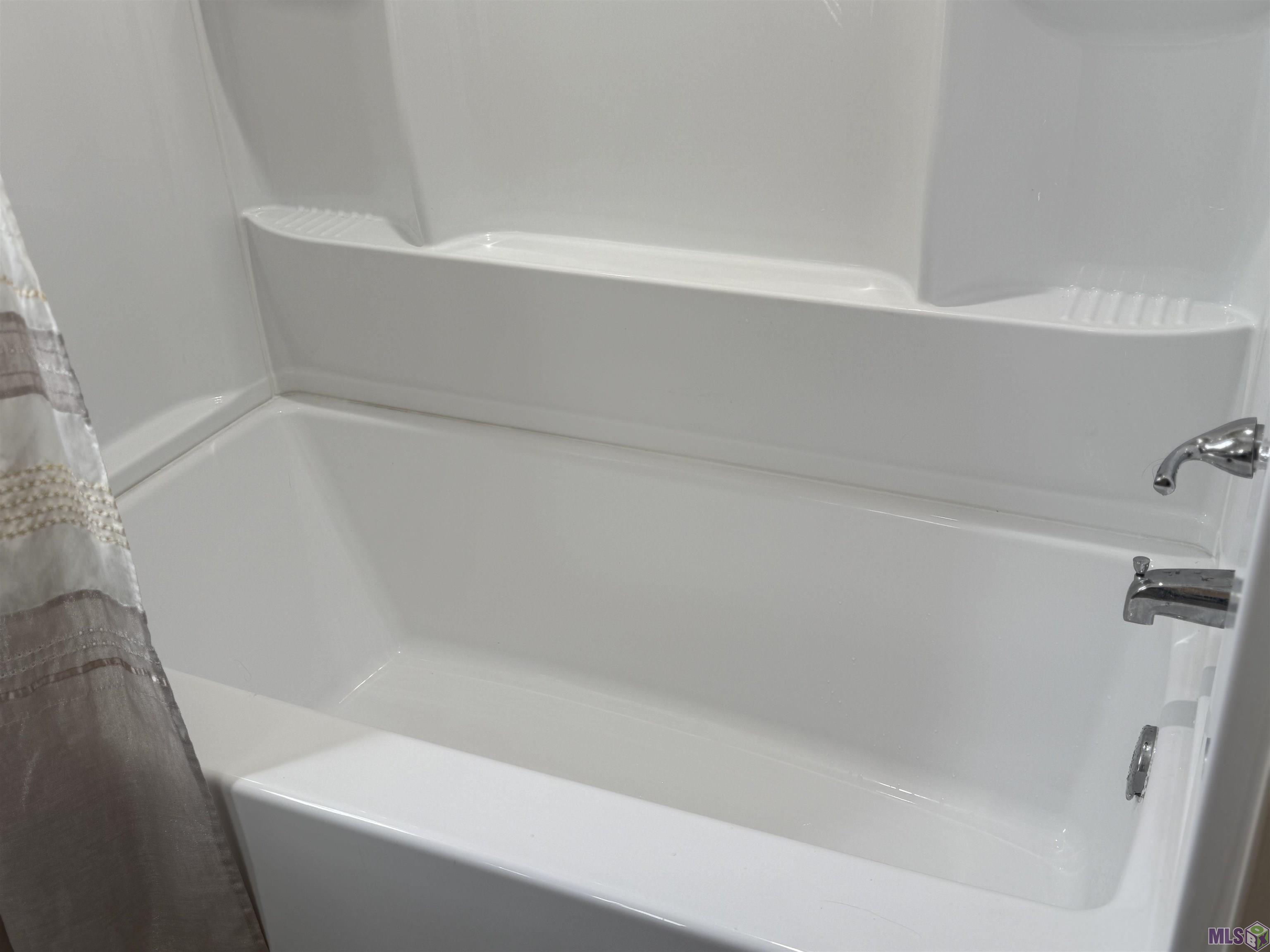 6861 West Main Street Houma, LA 70360 - Photo 6 of 16 View 2 First Floor Bathroom