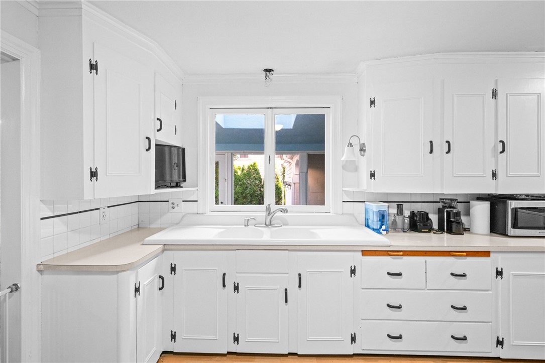 22 Raritan Avenue Providence, RI 02909 - Photo 12 of 50