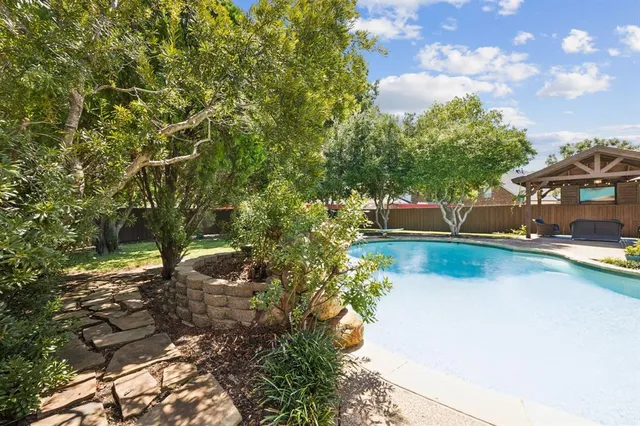 $699,990 | 823 Patricia Drive, Allen, TX 75002