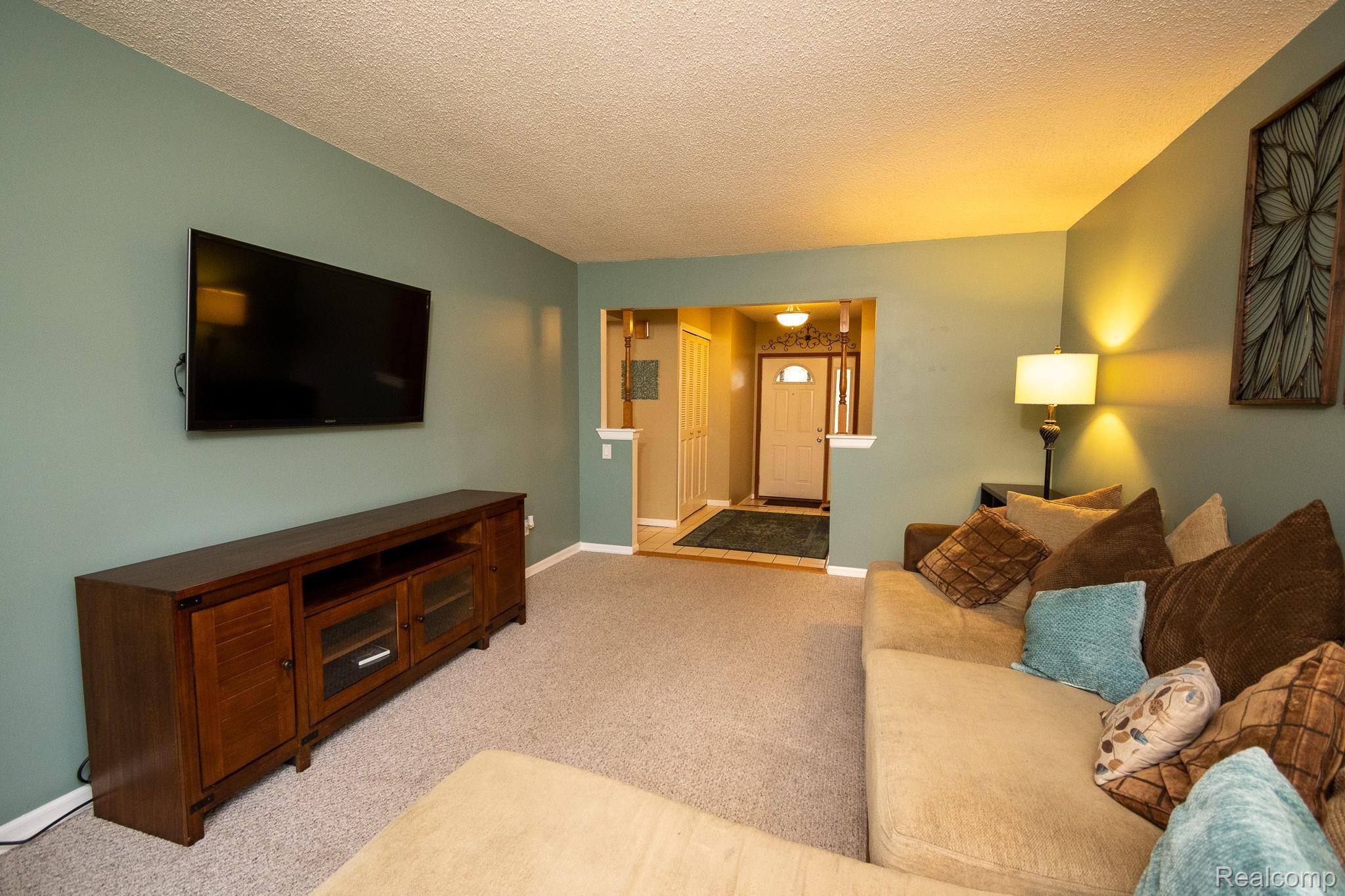 33929 Mulvey Road Fraser, MI 48026 - Photo 5 of 29 DSC_1259.jpg