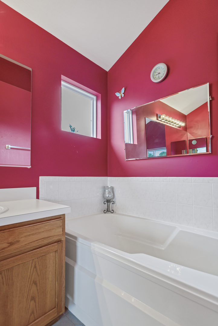 6810 Highgate Road Carpentersville, IL 60110 - Photo 23 of 35 Gallery Image 23