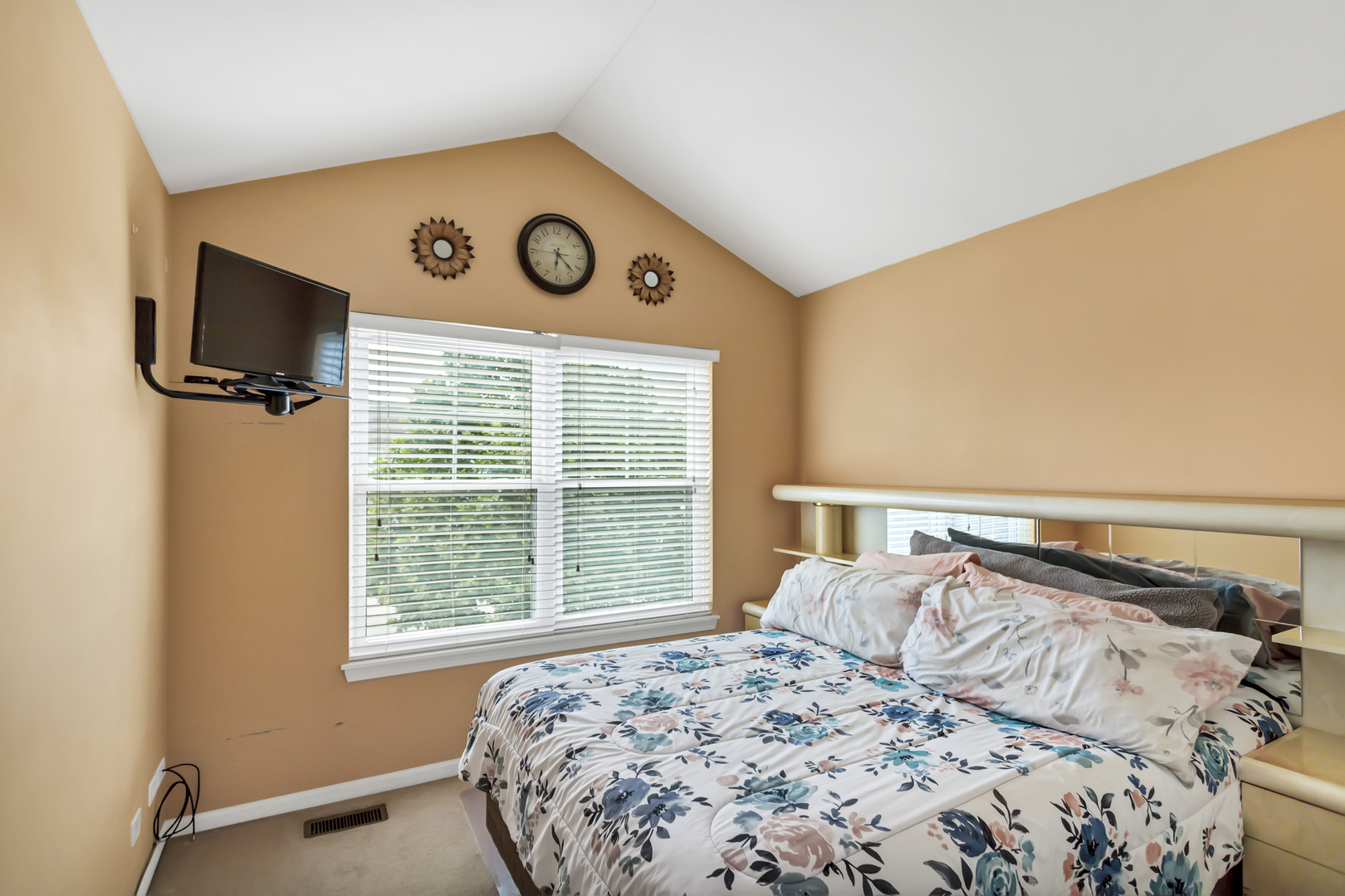 6810 Highgate Road Carpentersville, IL 60110 - Photo 25 of 35 Gallery Image 25